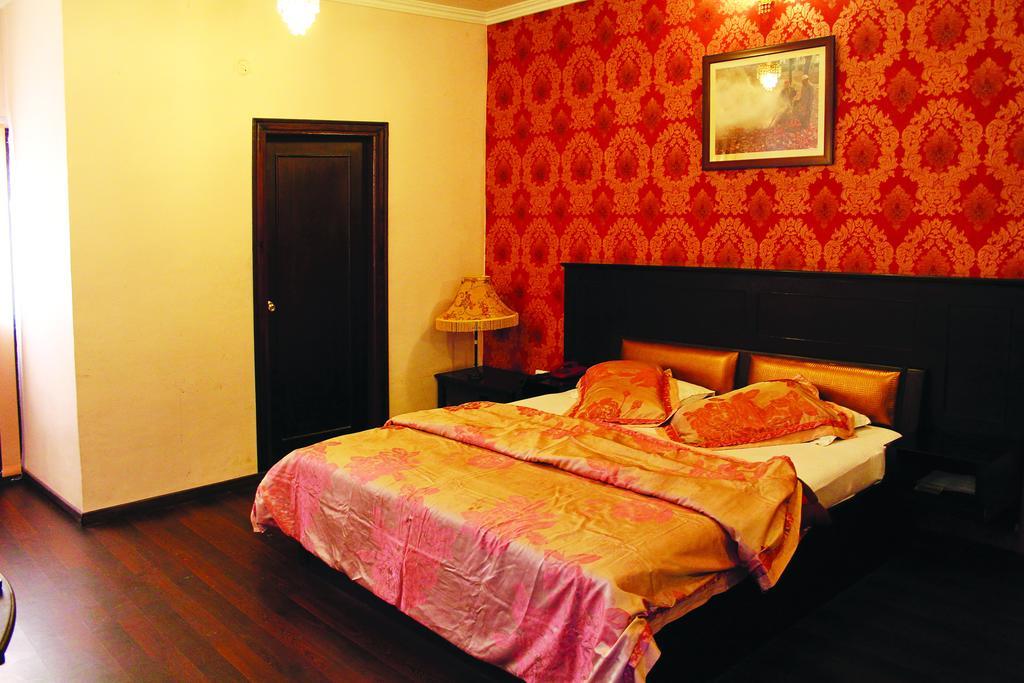 Hotel Pride Continental Srīnagar Dış mekan fotoğraf