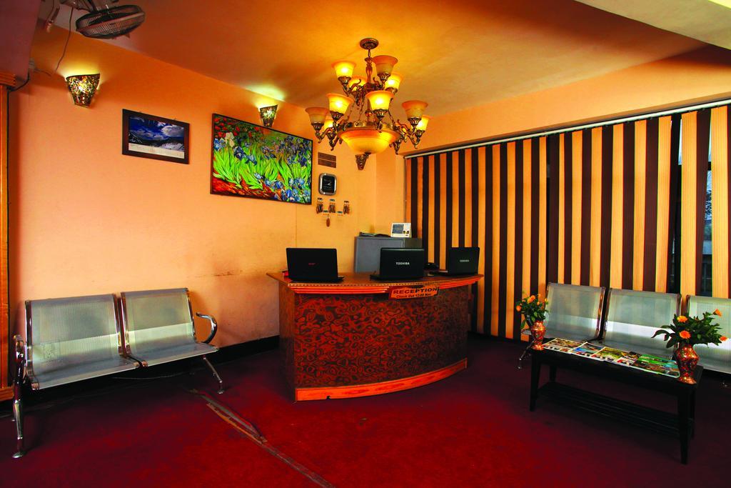Hotel Pride Continental Srīnagar Dış mekan fotoğraf