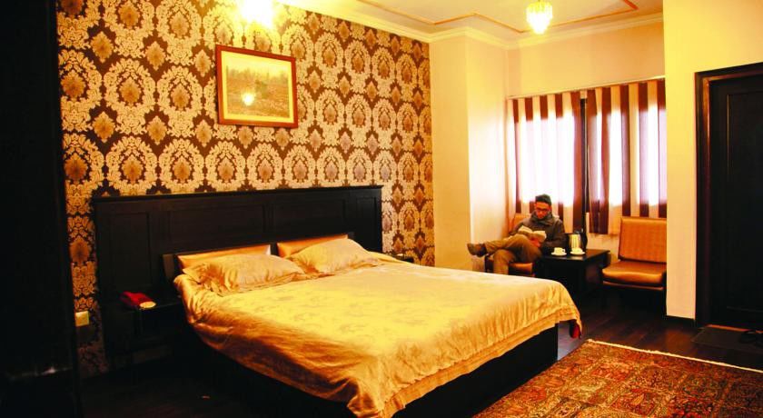 Hotel Pride Continental Srīnagar Dış mekan fotoğraf